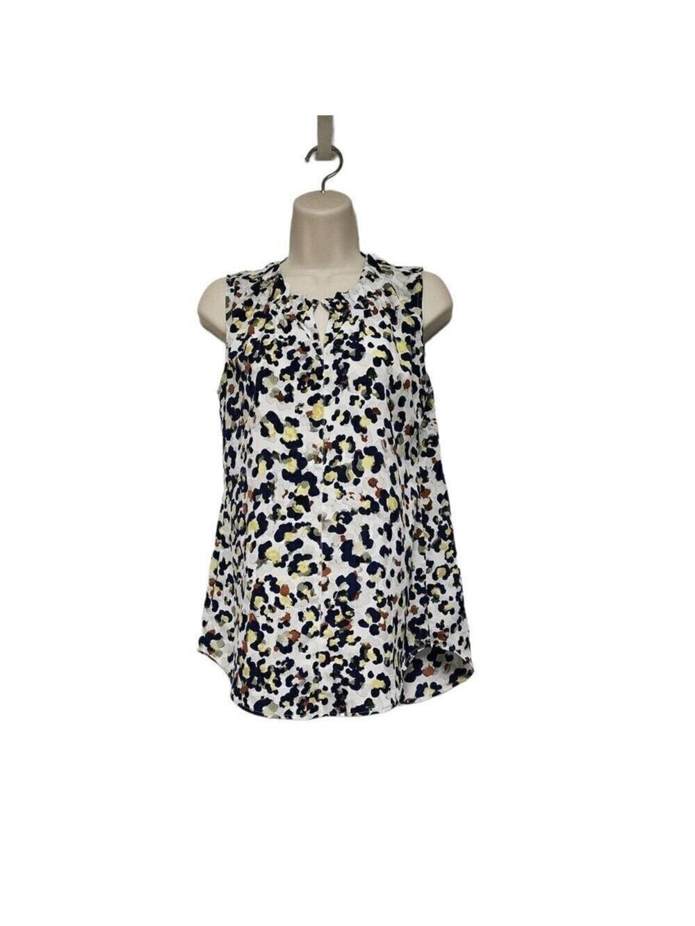 Cabi Top/Blouse Women's X-Small White Blue Print Pleated V-Neck Sleevel